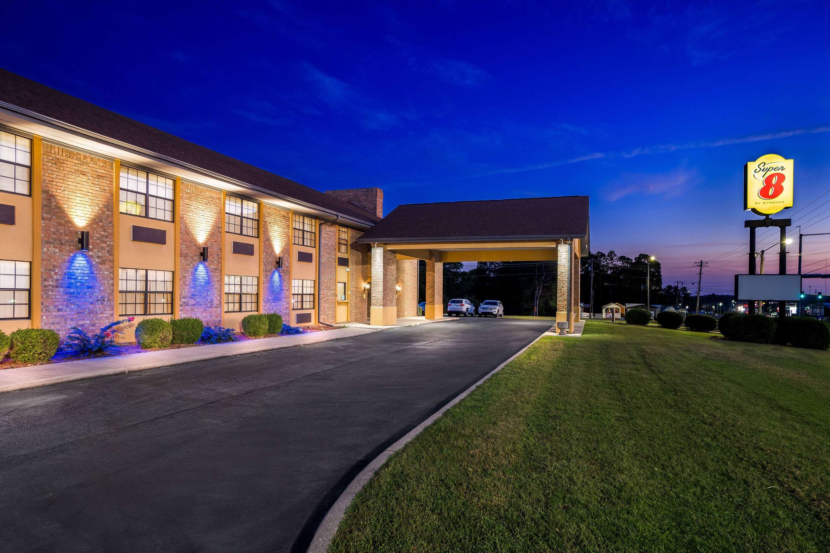 Exterior | Super 8 by Wyndham Paragould