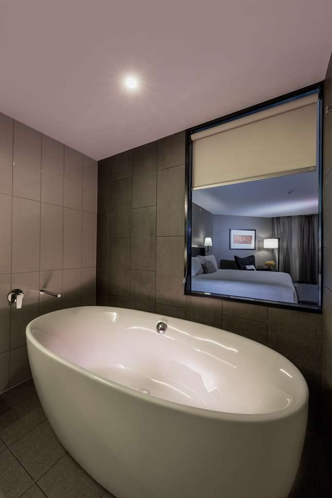 PARKROYAL Parramatta-guestroom-Guest Room,Bathroom,On-Site.jpg
