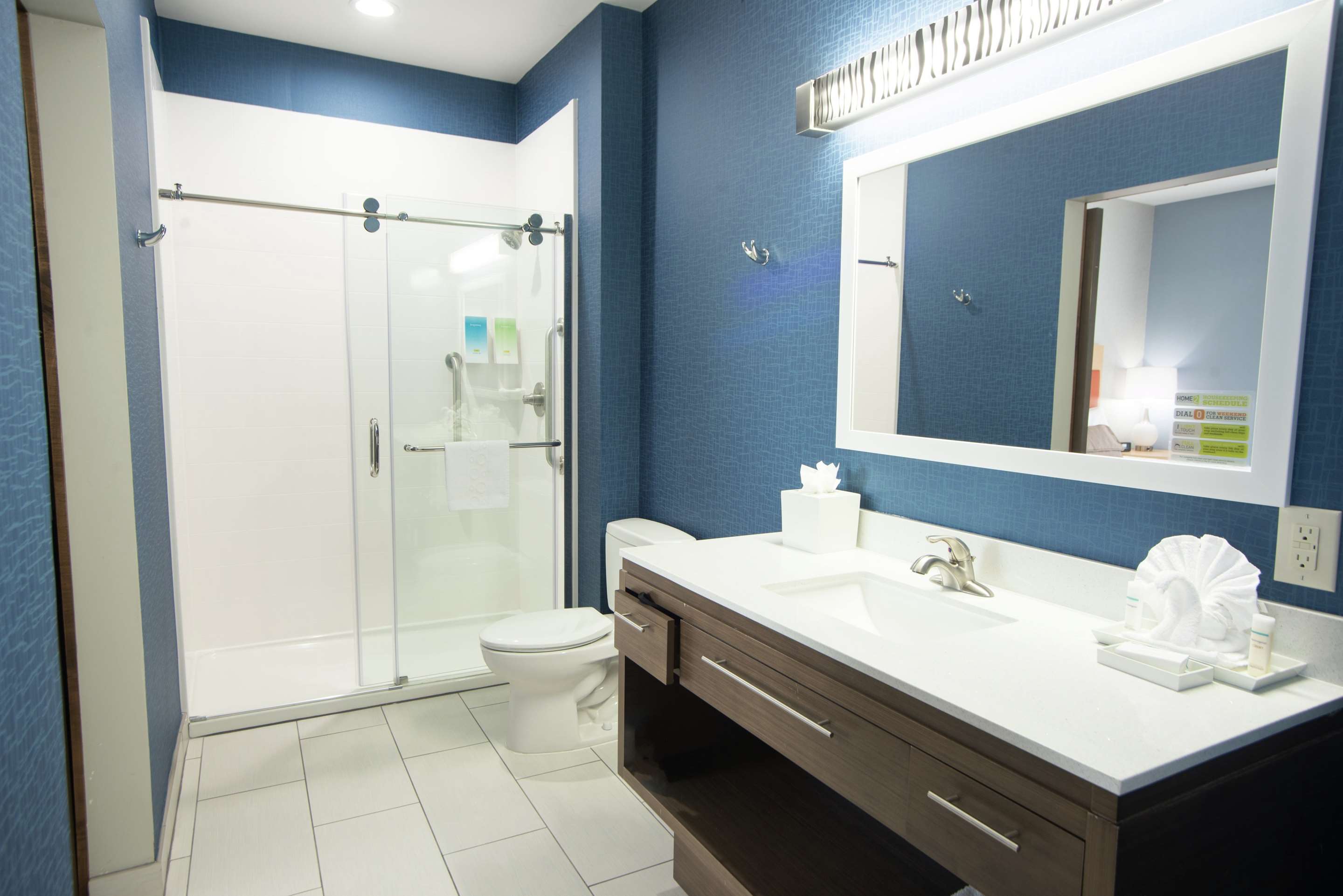 Guest room bath
