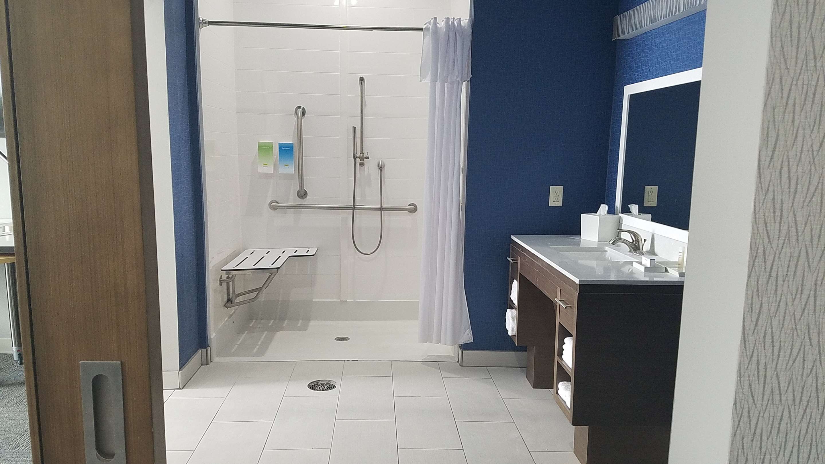 Guest room bath