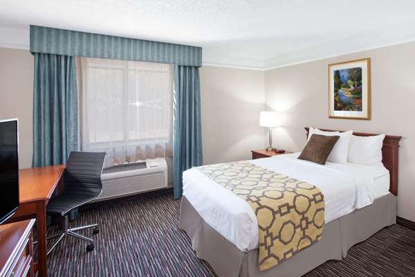  - Baymont Inn & Suites Texarkana - I-30, Exit 223