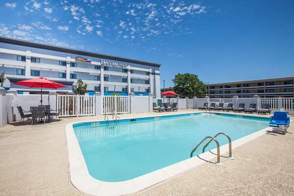 Pool - Baymont Inn & Suites Texarkana - I-30, Exit 223