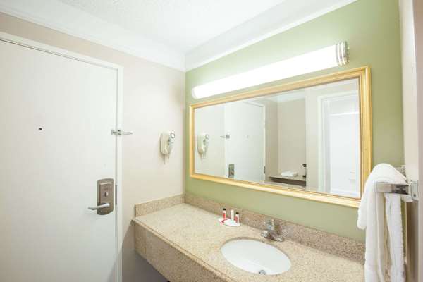  - Baymont Inn & Suites Texarkana - I-30, Exit 223