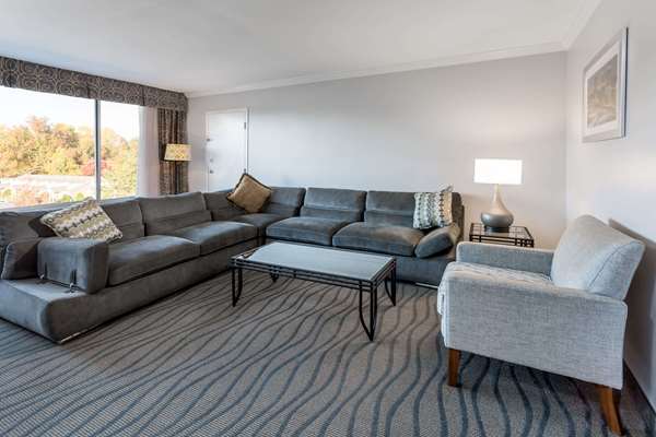 Suite - Wyndham Garden Hotel Greensboro - I-40, Exit 213