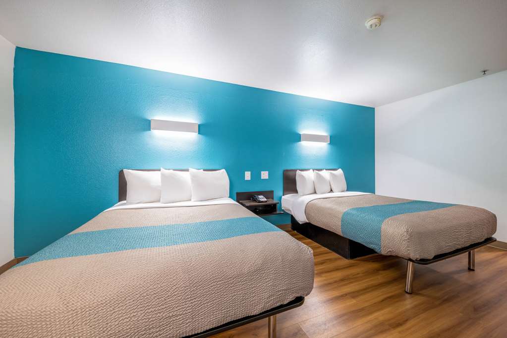 MOTEL 6 DECATUR TX-guestroom-Guest Room,On-Site.jpg