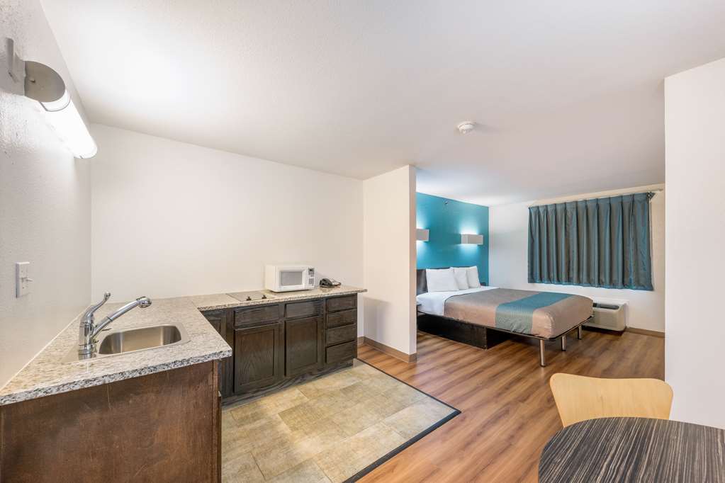 MOTEL 6 DECATUR TX-guestroom-Guest Room,Guest Room Amenity,On-Site.jpg