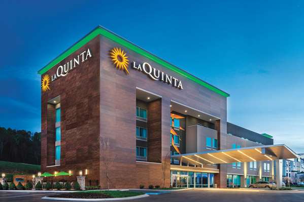 Exterior view - La Quinta Inn & Suites Cleveland - I-75, Exit 25