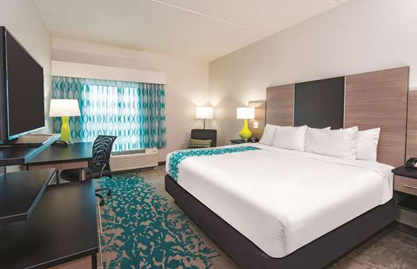  - La Quinta Inn & Suites Cleveland - I-75, Exit 25