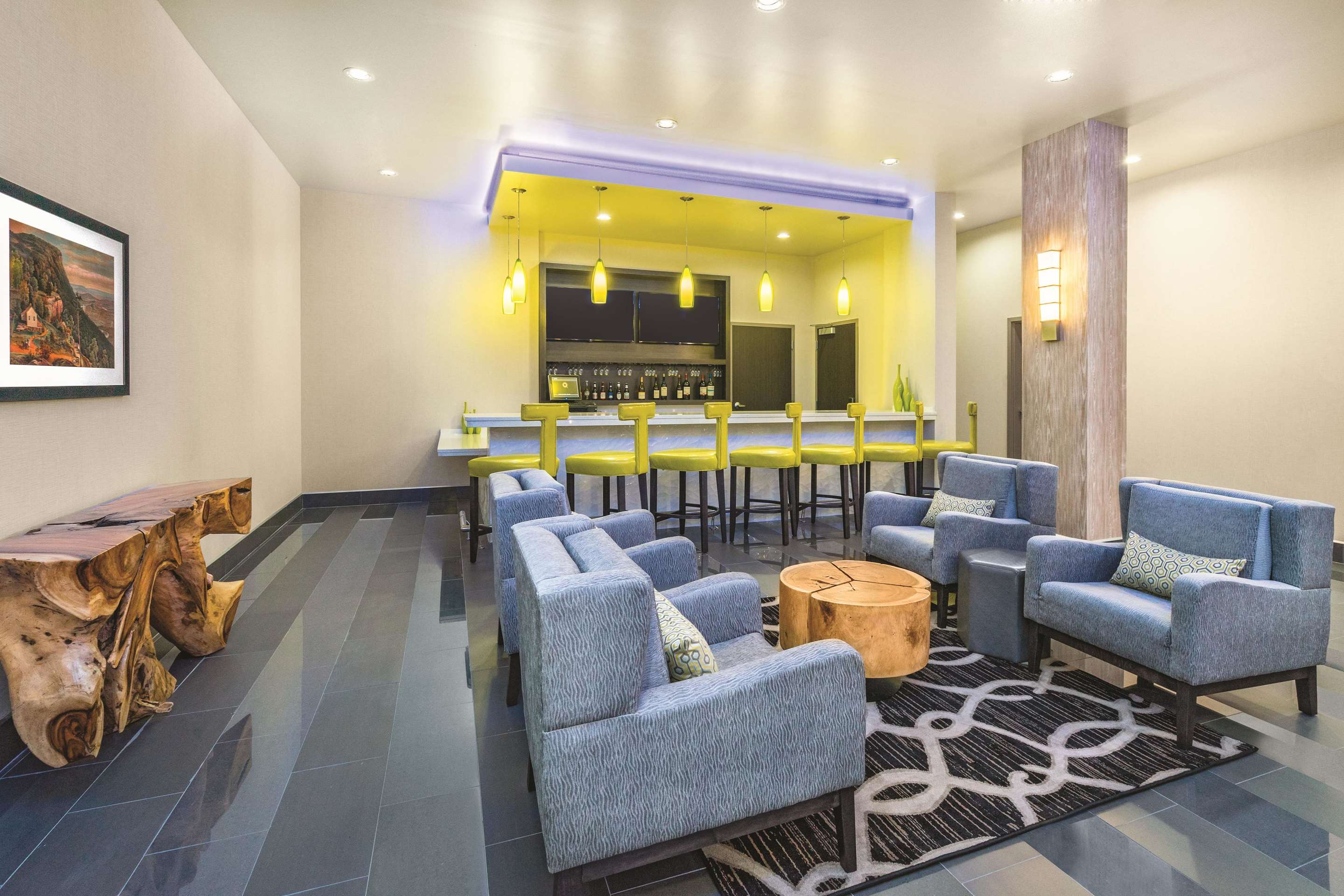 BarLounge | La Quinta Inn & Suites by Wyndham Cleveland TN