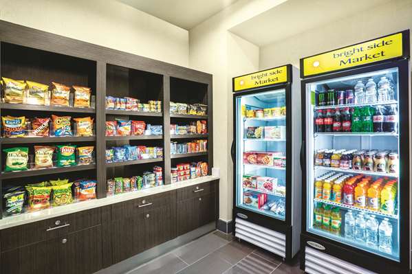  - La Quinta Inn & Suites Cleveland - I-75, Exit 25