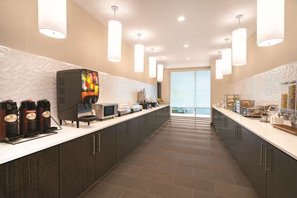  - La Quinta Inn & Suites Cleveland - I-75, Exit 25