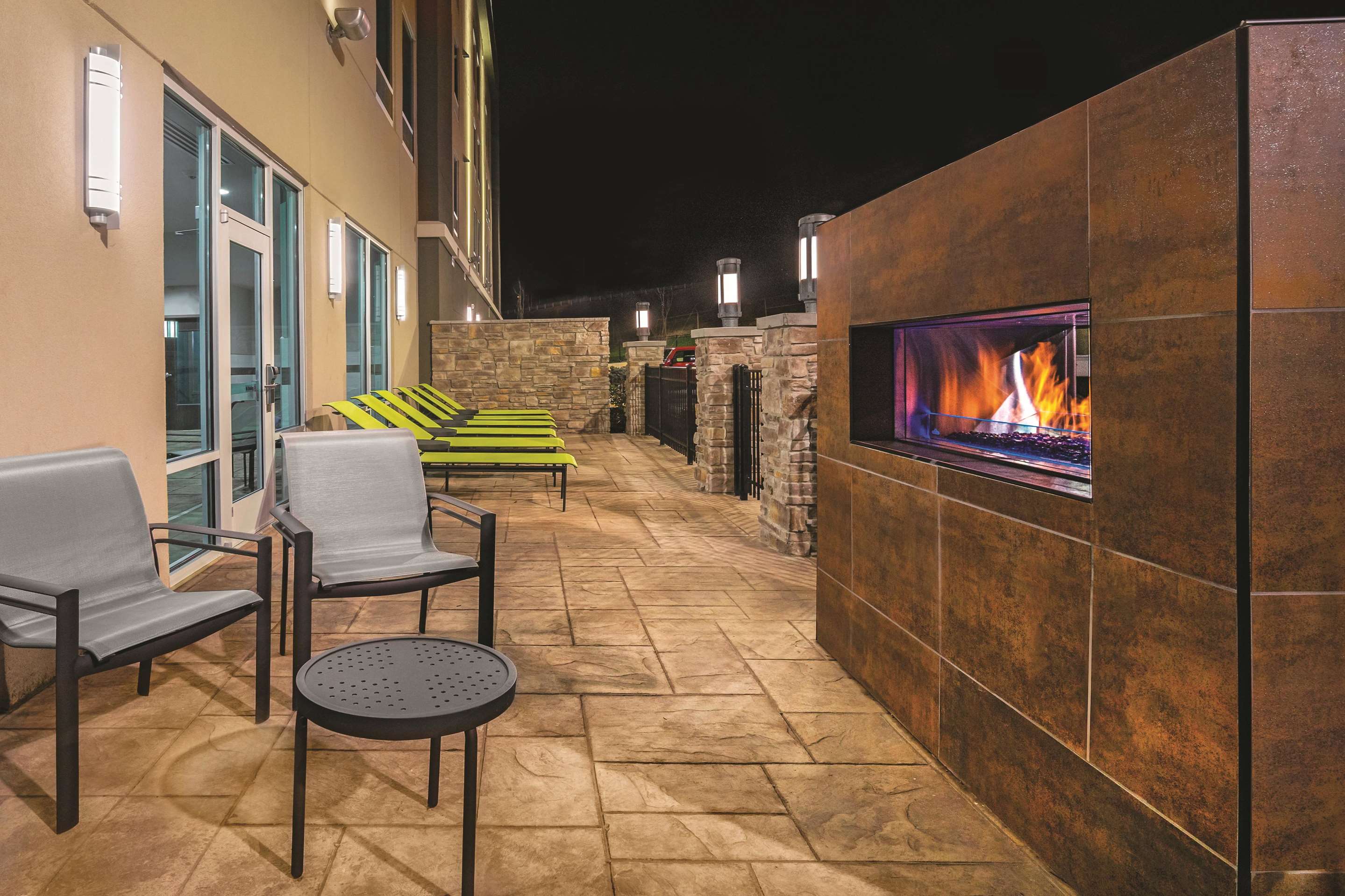 Exterior | La Quinta Inn & Suites by Wyndham Cleveland TN