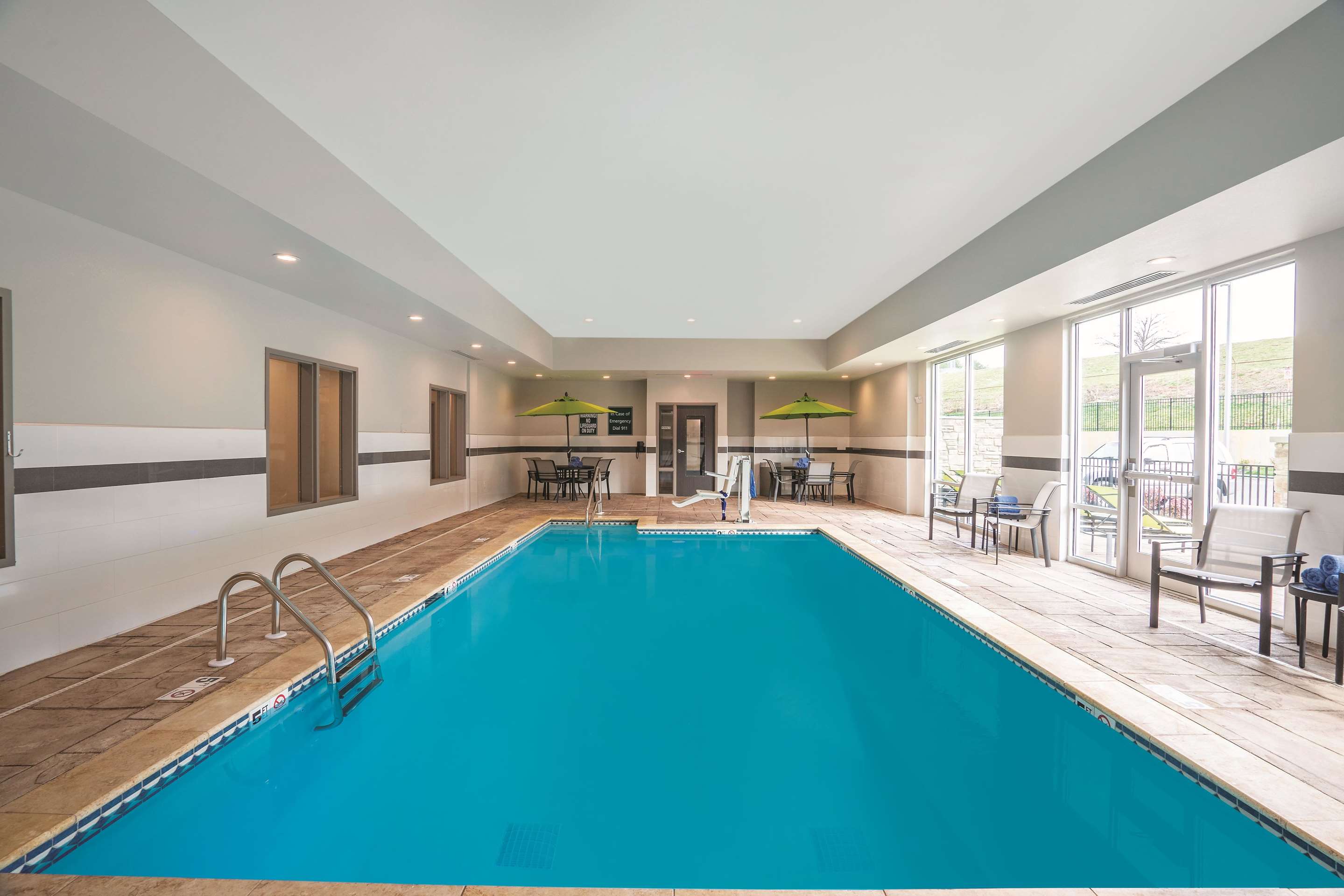 Pool | La Quinta Inn & Suites by Wyndham Cleveland TN