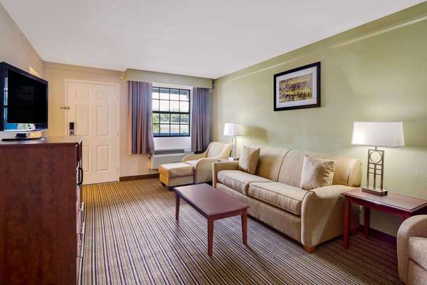 Suite - Baymont Inn & Suites Orange Park Jacksonville - I-295, Exit 12