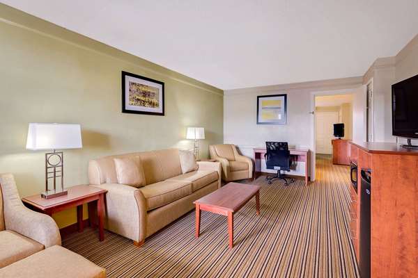 Suite - Baymont Inn & Suites Orange Park Jacksonville - I-295, Exit 12