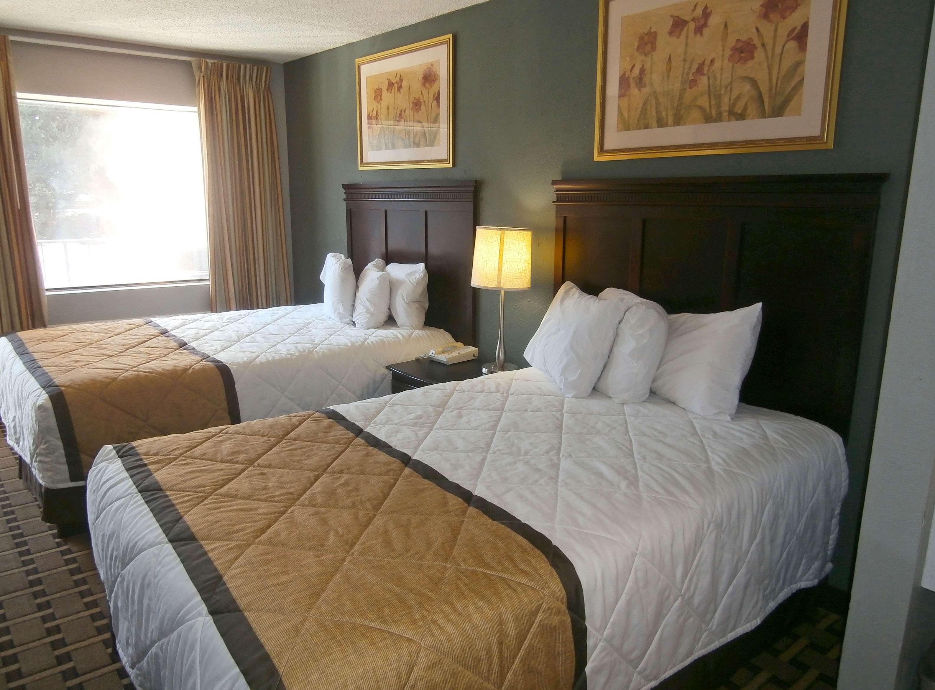 2 Double Beds Smoking image