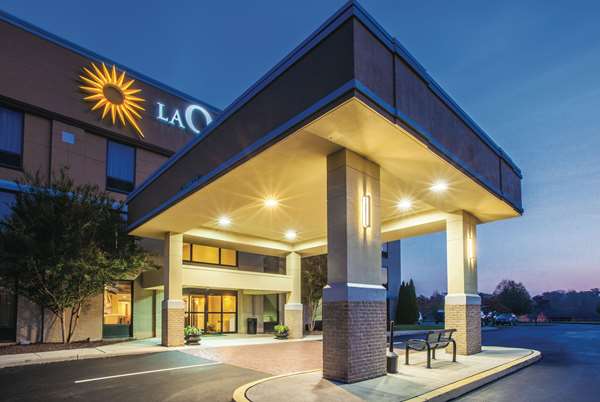 Exterior view - La Quinta Inn & Suites Mechanicsburg