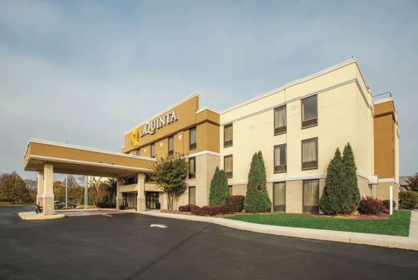 Exterior view - La Quinta Inn & Suites Mechanicsburg