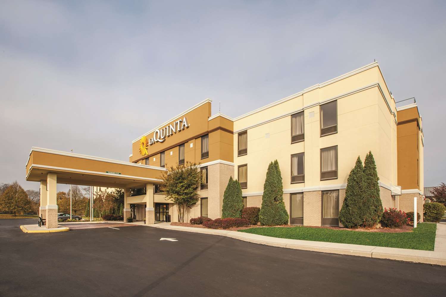 La Quinta Inn & Suites Mechanicsburg, PA See Discounts