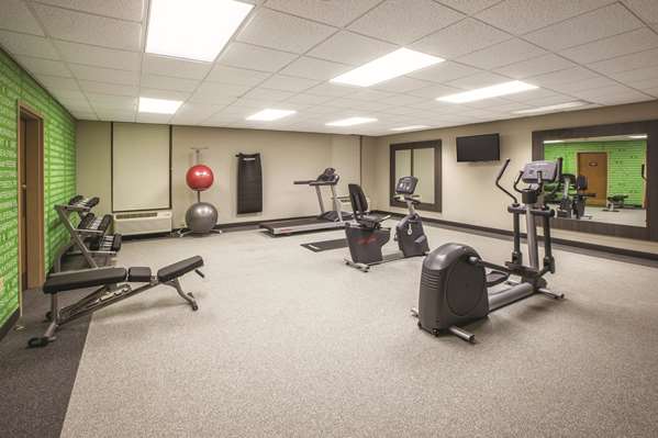 Fitness/ Exercise Room - La Quinta Inn & Suites Mechanicsburg