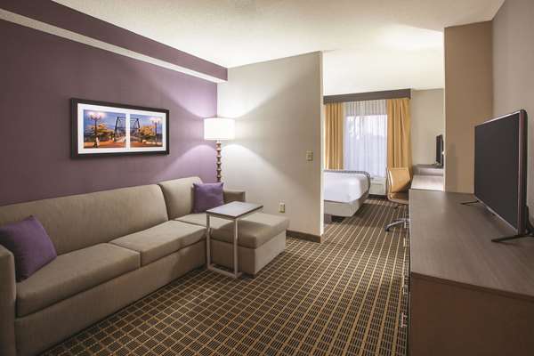  - La Quinta Inn & Suites Mechanicsburg