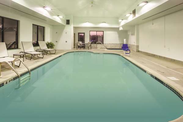 Pool - La Quinta Inn & Suites Mechanicsburg