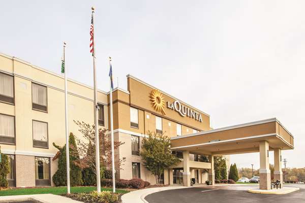 Exterior view - La Quinta Inn & Suites Mechanicsburg