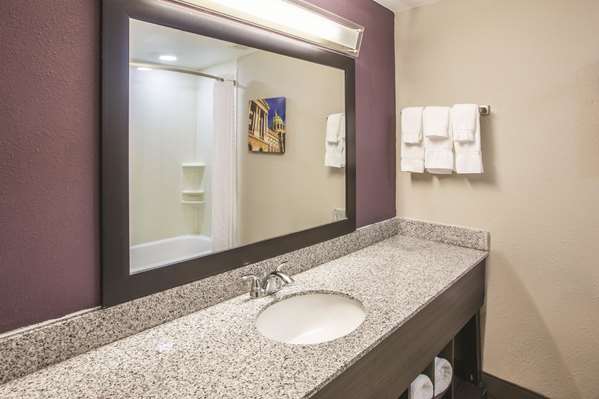  - La Quinta Inn & Suites Mechanicsburg