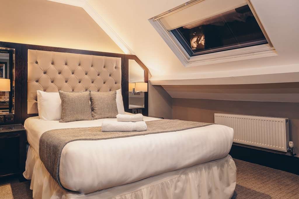 COUNTY HOTEL-guestroom-Guest Room,On-Site.jpg