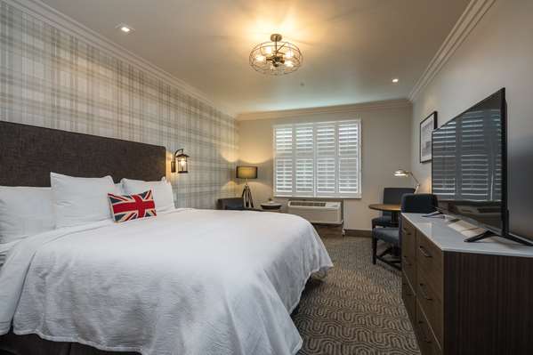 1 King Bed, Non-Smoking, Pillow Top Mattress, 50 Inch Hdtv, Refrigerator, Full Breakfast