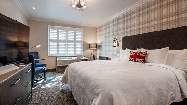 1 King Bed, Non-Smoking, Pillow Top Mattress, 50 Inch Hdtv, Refrigerator, Full Breakfast