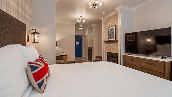 Suite-1 King Bed, Non-Smoking, Refrigerator, Fireplace, Sofabed, High Speed Internet Access, Full Breakfast