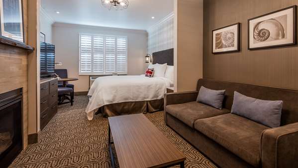 Suite-1 King Bed, Non-Smoking, Refrigerator, Fireplace, Sofabed, High Speed Internet Access, Full Breakfast