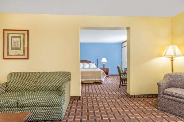 Suite - Days Inn Mocksville - I-40, Exit 170
