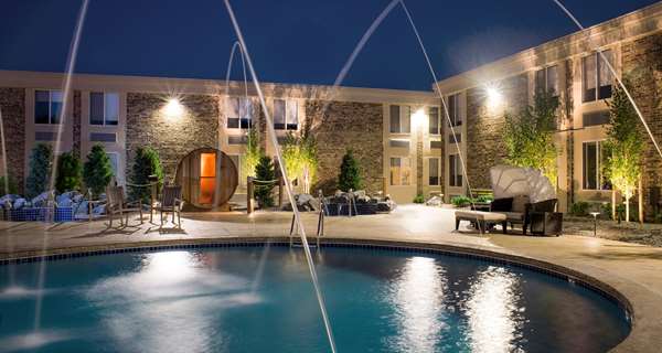 Pool - Hotel Marshfield