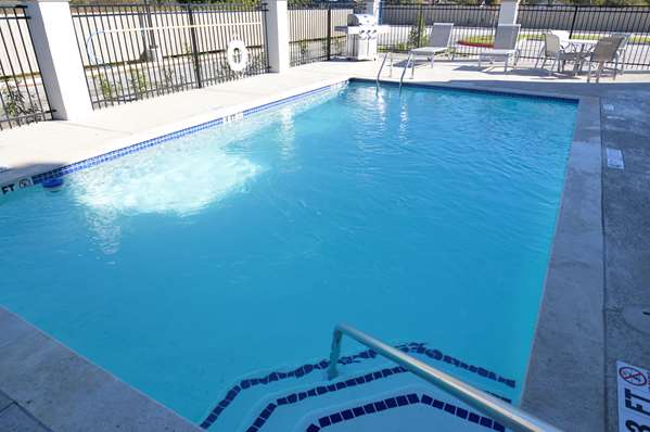Pool - Best Western Plus Bay City Inn