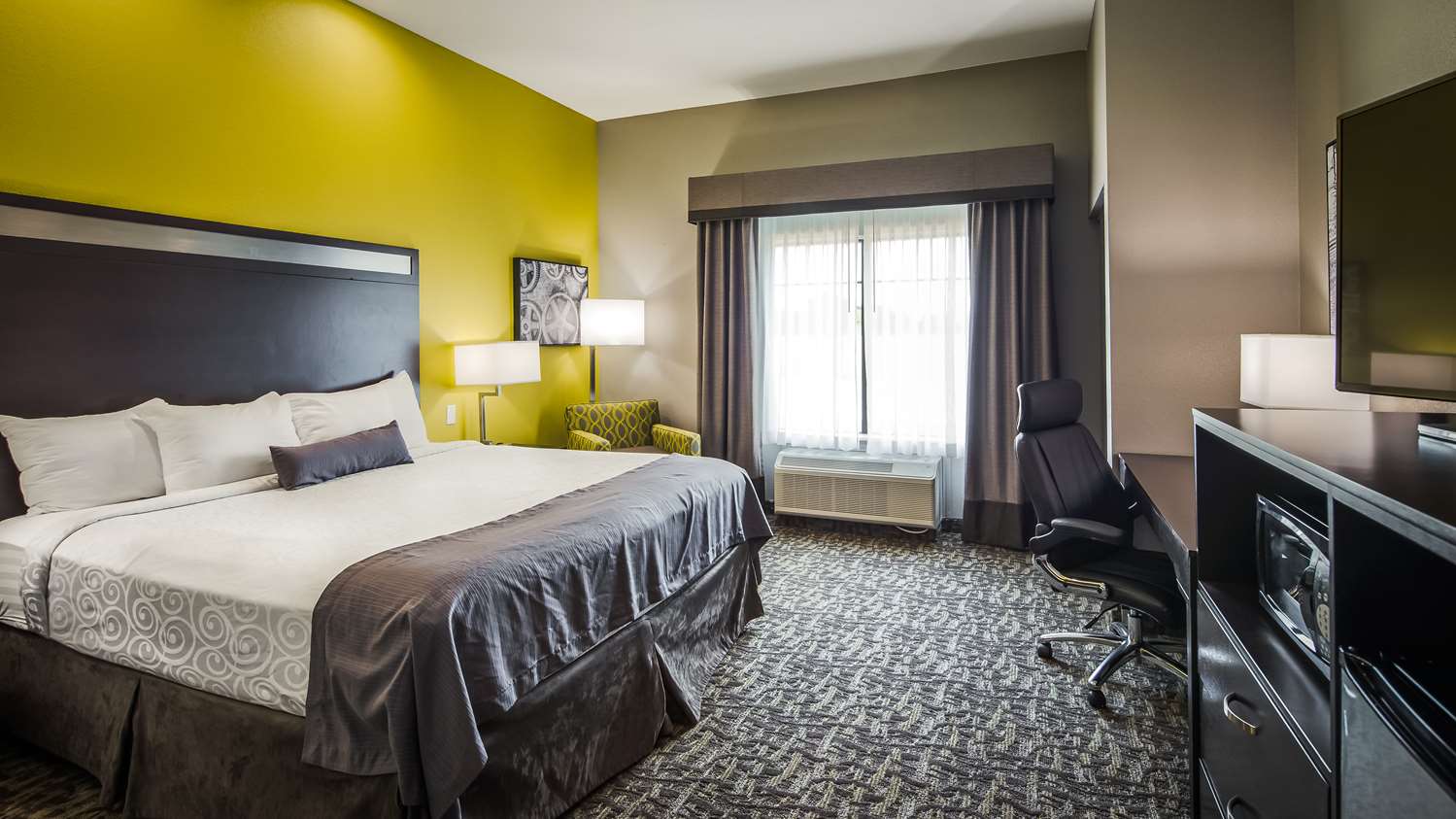 Best Western Plus Bay City Inn  See Discounts