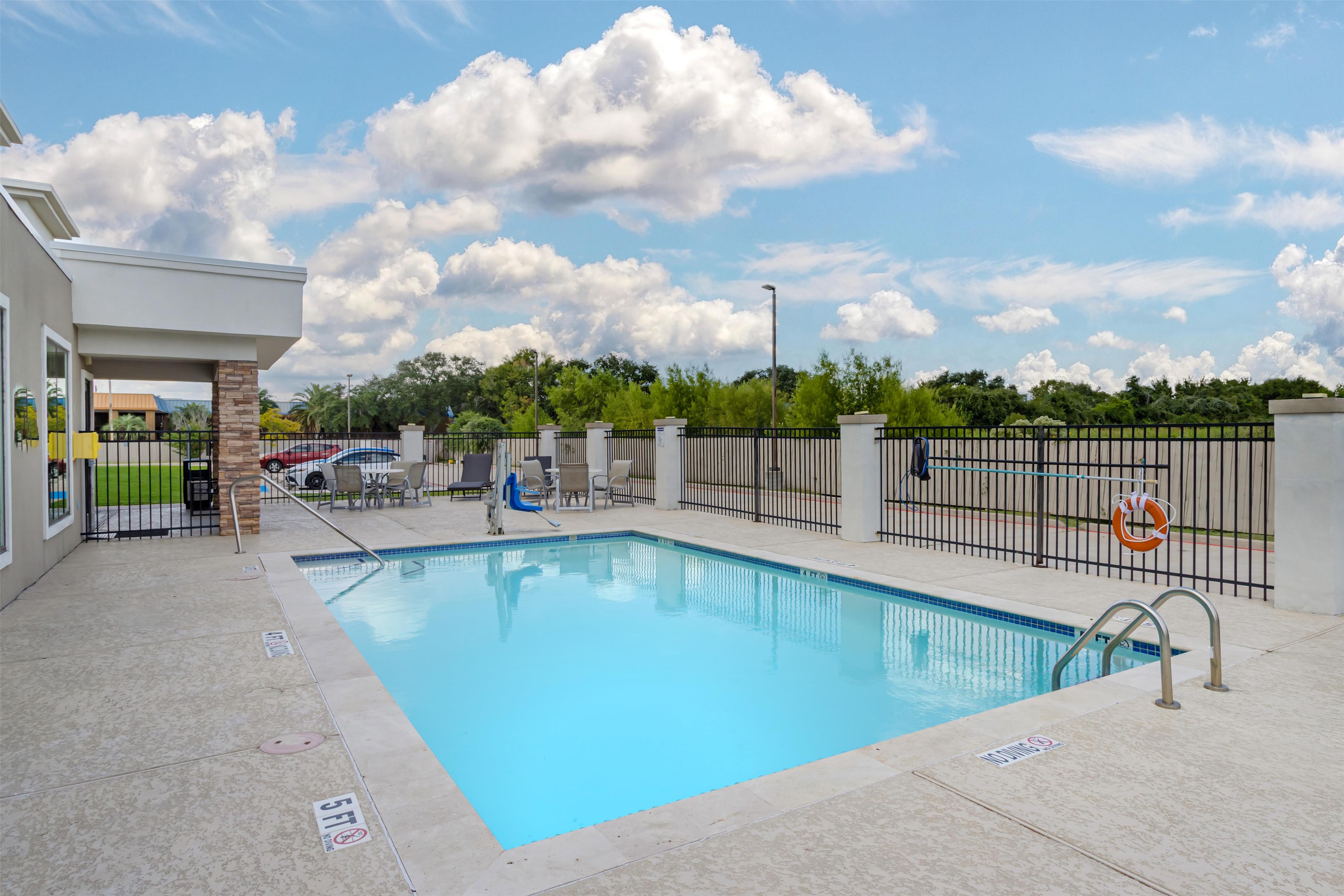 BW BayCity TX Pool | Best Western Plus Bay City Inn & Suites