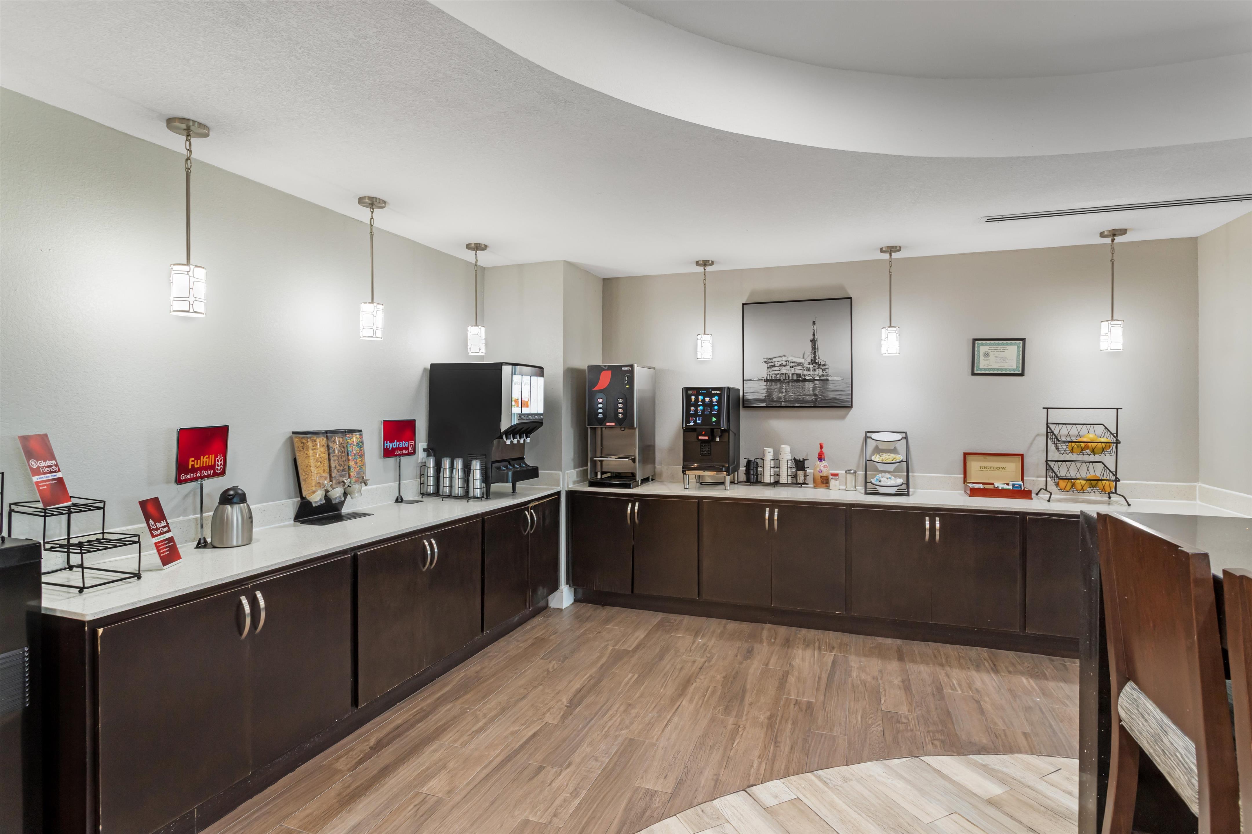 BW BayCity TX BKFast | Best Western Plus Bay City Inn & Suites