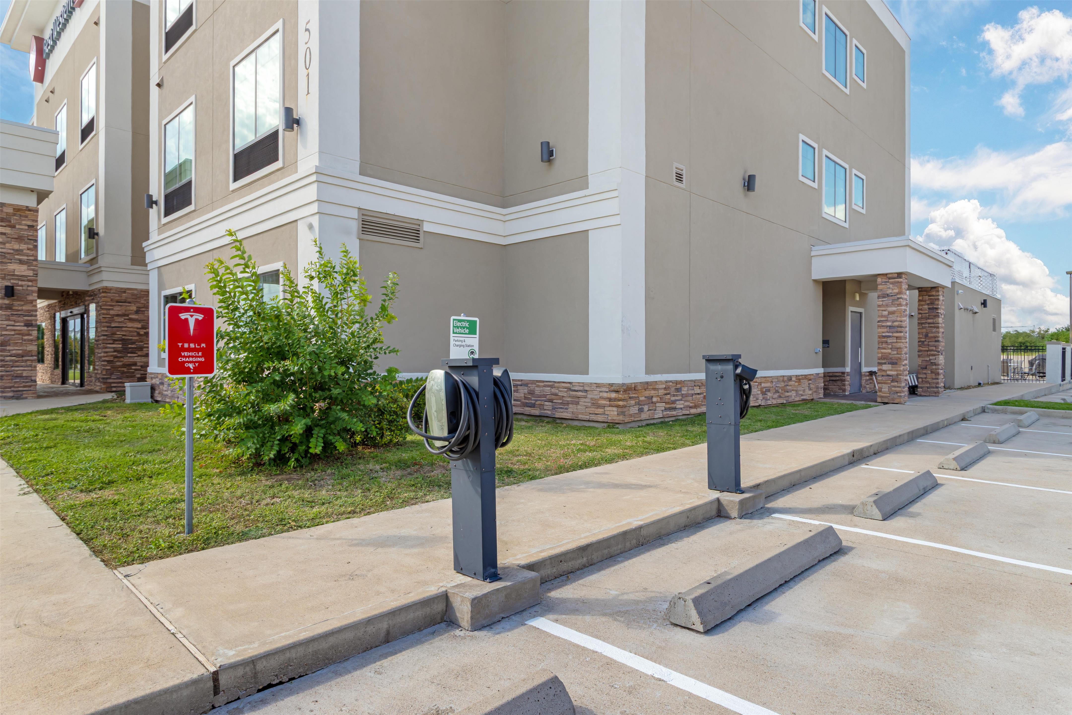 BW BayCity TX EVCharger | Best Western Plus Bay City Inn & Suites