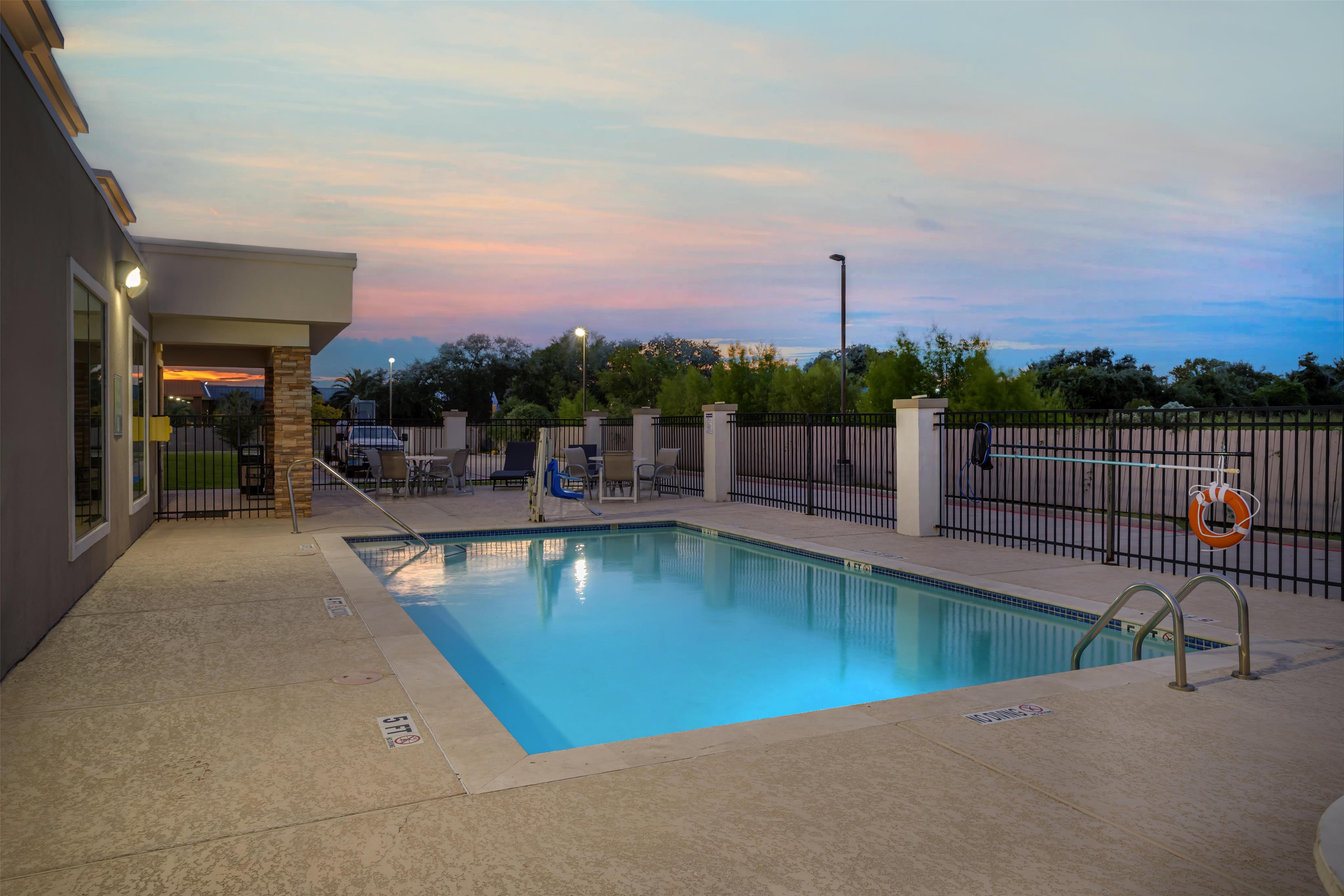 BW BayCity TX Twilight | Best Western Plus Bay City Inn & Suites