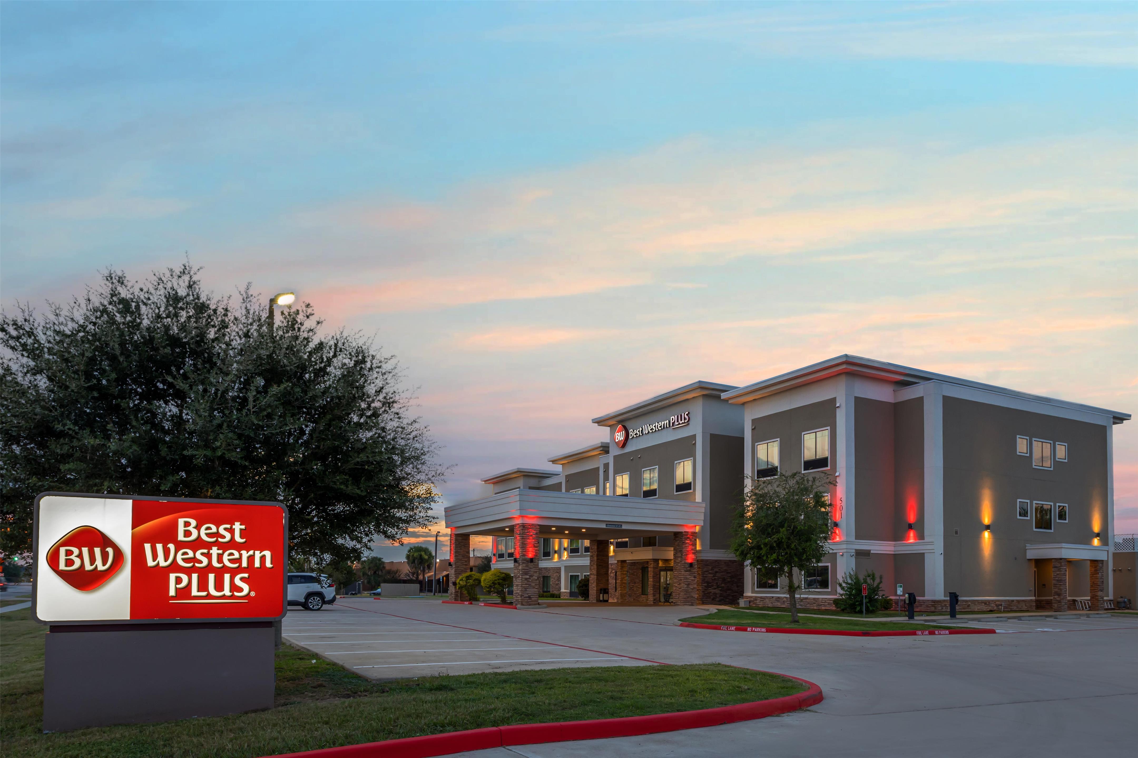 BW BayCity TX Twilight | Best Western Plus Bay City Inn & Suites
