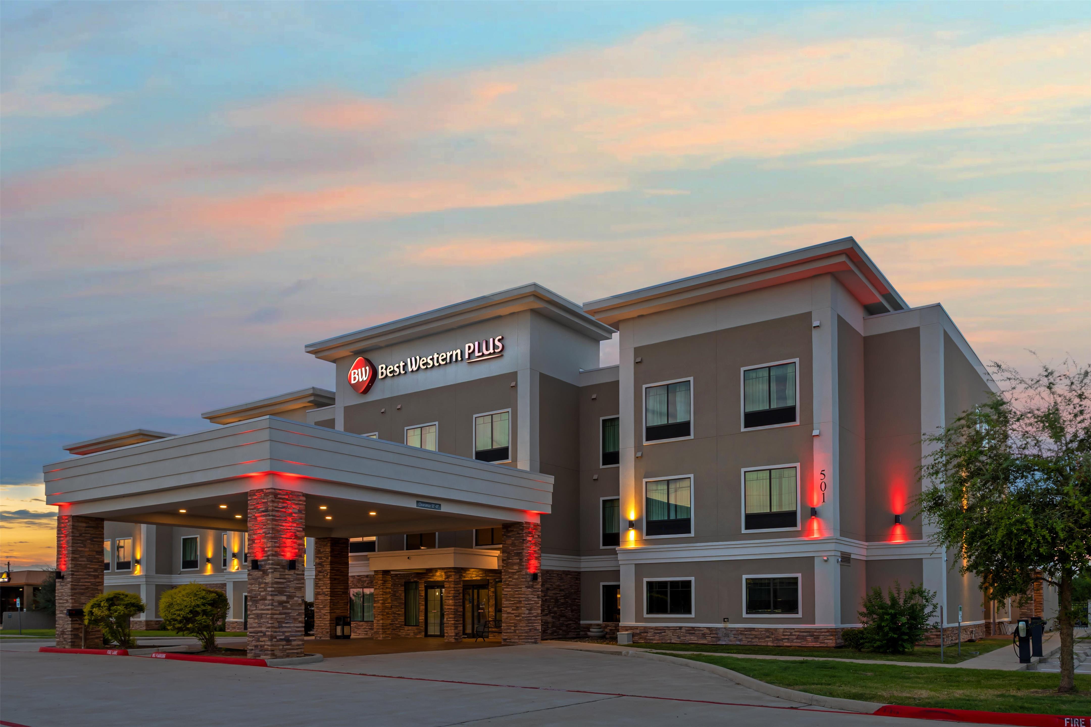 BW BayCity TX Twilight | Best Western Plus Bay City Inn & Suites