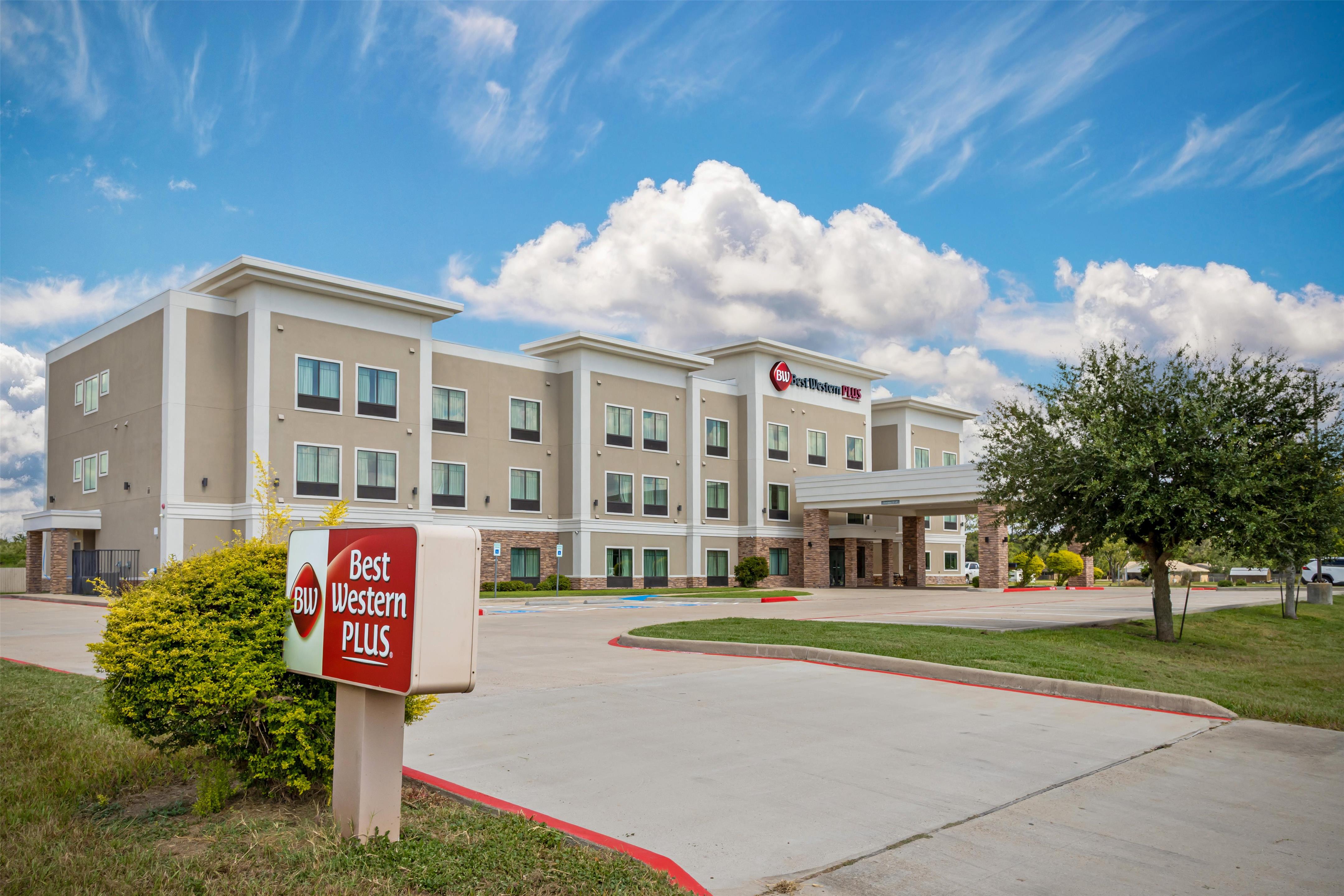 BW BayCity TX Exterior | Best Western Plus Bay City Inn & Suites