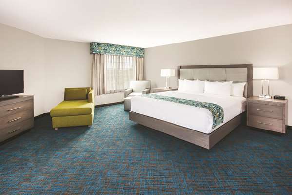 Suite - La Quinta Inn & Suites Woodbury - I-494, Exit 58C