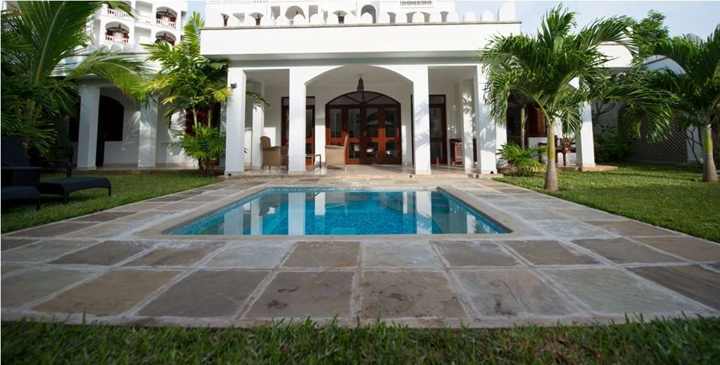 Lantana Galu Beach Hotel