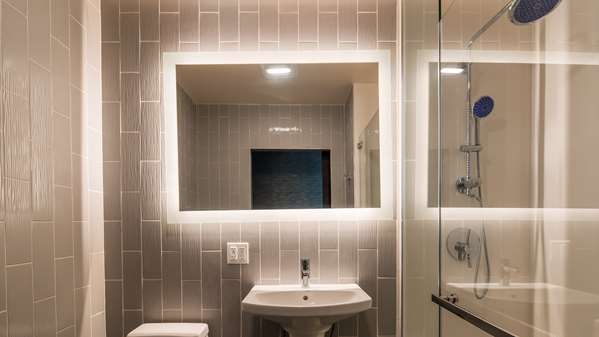  - GLo Best Western Brooklyn Hotel