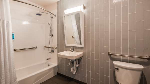  - GLo Best Western Brooklyn Hotel