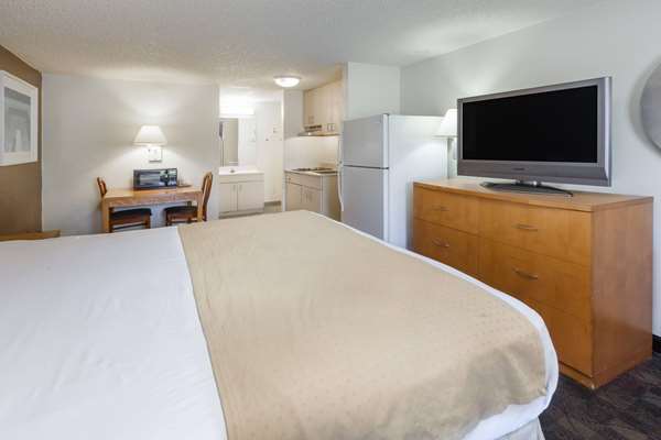  - Knights Inn Flint - I-75, Exit 117