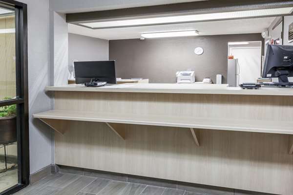  - Knights Inn Flint - I-75, Exit 117